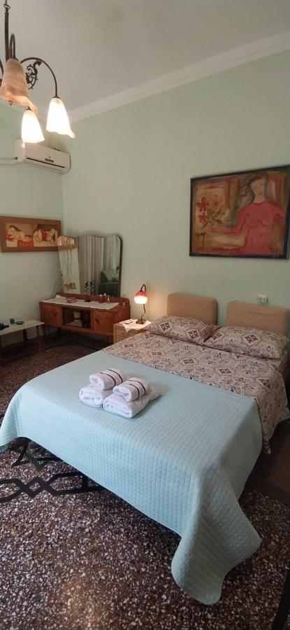 Pireas Port Next To Metro Artistic House Apartment Bagian luar foto
