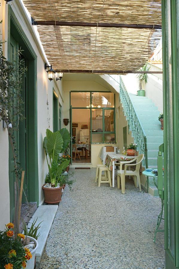 Pireas Port Next To Metro Artistic House Apartment Bagian luar foto