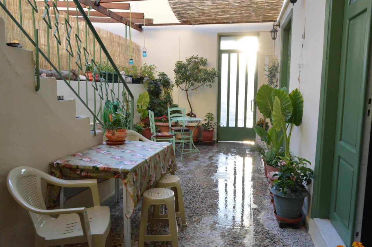 Pireas Port Next To Metro Artistic House Apartment Bagian luar foto