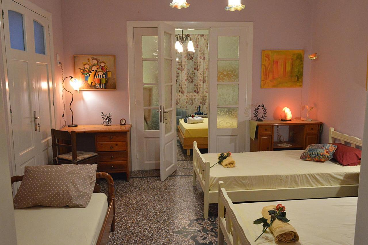 Pireas Port Next To Metro Artistic House Apartment Bagian luar foto